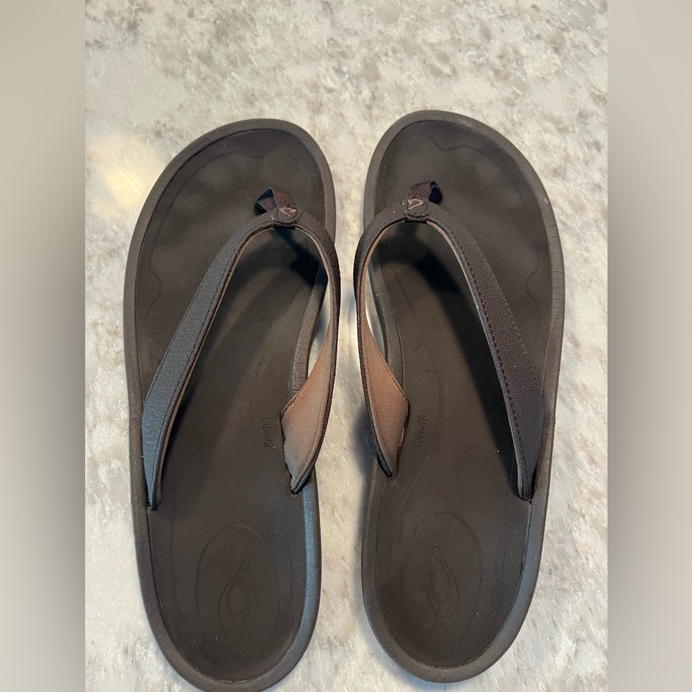 Women’s Olu Kai beach flip flops